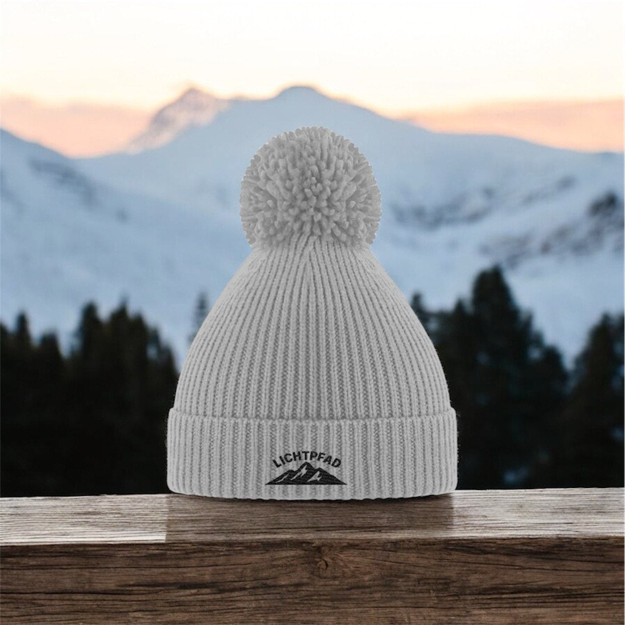 Lichtpfad-Bommelmütze Mit Stick  - Warm, Stillvoll & Bequem